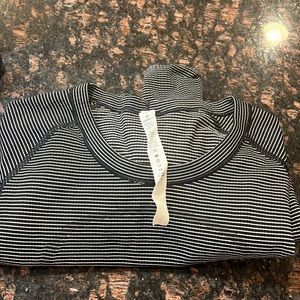 Black and white Lululemon striped swiftly tech size 6